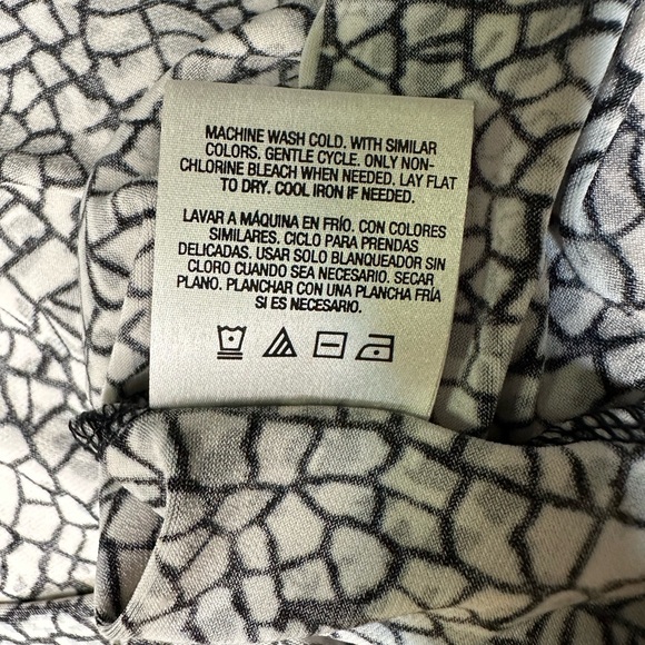 Covington women’s neutral blouse size large - Picture 6 of 7